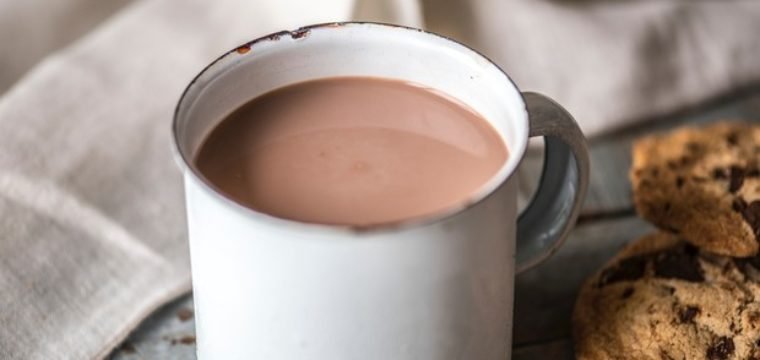Como fazer chocolate quente tradicional. Aprenda a receita!