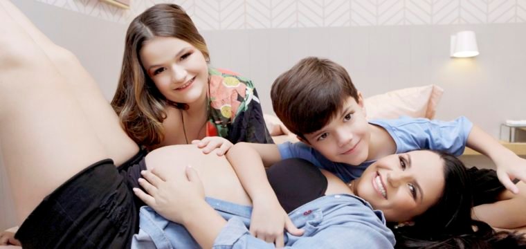 Paula com os filhos:  Marina, Thiago e Carolina