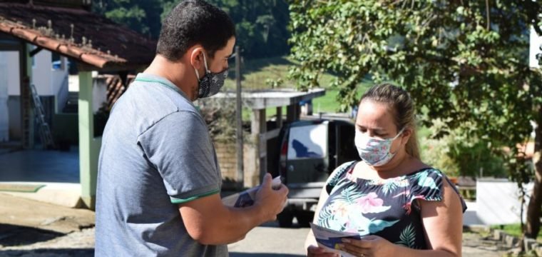 Prefeitura reforça orientações em bairros com mais casos de covid-19