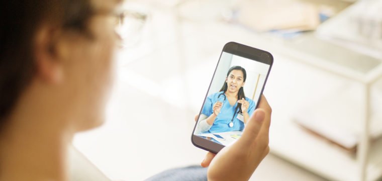 Videochamadas aproximam familiares de pacientes internados no Hospital Unimed