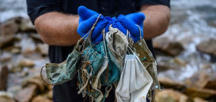 Máscaras e luvas descartadas podem ser transformadas em biocombustível