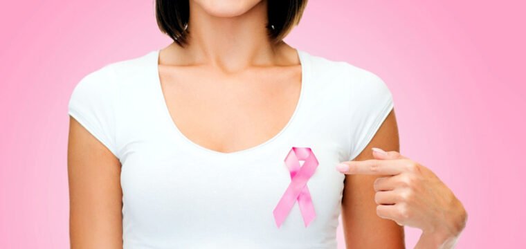 Doação de lenços e homenagens a pacientes em tratamento de câncer marcam o Outubro Rosa da Unimed Sul Capixaba
