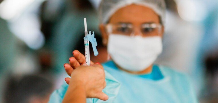 Cachoeiro cadastra idosos de 65 a 79 anos para tomar 2ª dose contra Covid-19