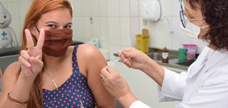 Covid: Cachoeiro vacina mais de 7 mil pessoas em 24 horas e bate recorde