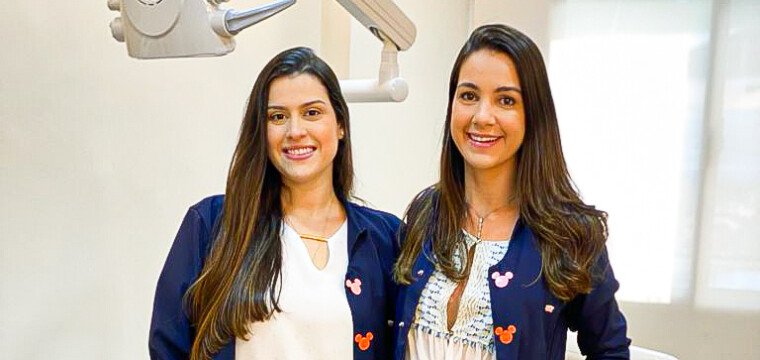 Cirurgiãs-dentistas Gabrielle Rico e Ana Carolina Grafanassi