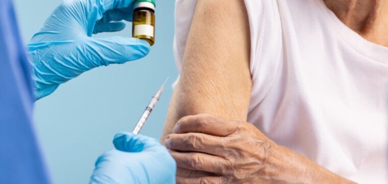 Covid: terceira dose disponível para idosos e imunossuprimidos