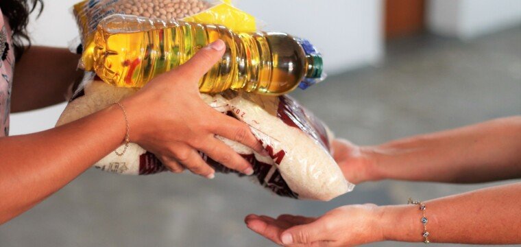 Campanha em locais de vacinação arrecada mais de 14 toneladas de alimentos