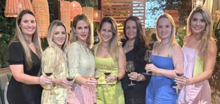 As bonitonas da Confraria Feminina de Vinho ‘Time For Wine’