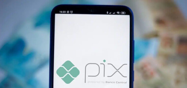 Pix completa um ano e se aproxima do cartão de débito. Veja as novidades