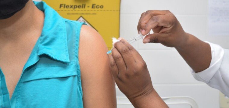 Mais de 10 mil adultos de Cachoeiro precisam completar esquema vacinal contra Covid