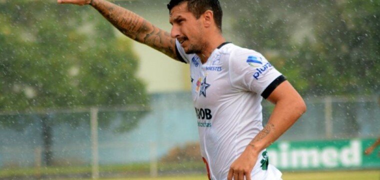 Estrela brilha na estreia do Campeonato Capixaba