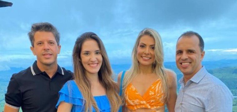 Os bacanérrimos casais Robson Campos- Dra Renata Bragança e Fabíola Lessa Carlette – Luciano Carlette
