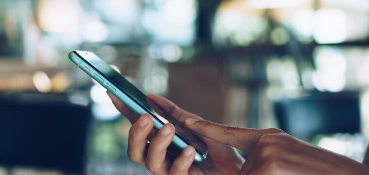 Confira os vencedores do sorteio de três smartphones para vacinados contra Covid