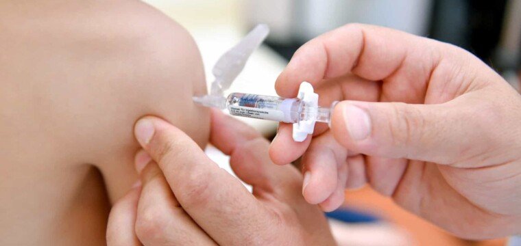 Cachoeiro vacina adolescentes que ainda não se imunizaram contra meningite C