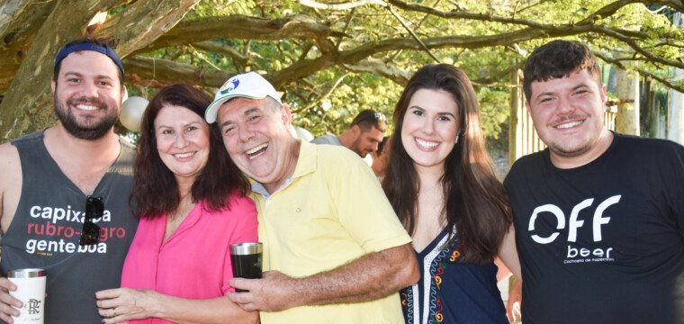 Sabino comemora 65 anos em festa intimista