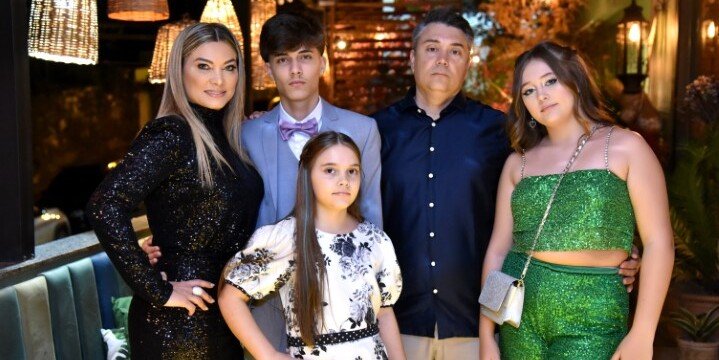 O casal Andrea Lahas – Luciano Lahas e as filhas Luísa, Laís e Lucas