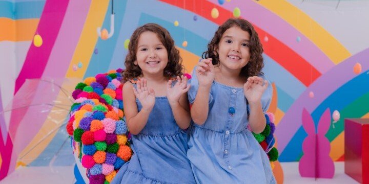 As lindinhas Liz e Nina já estão em ritmo de Páscoa.