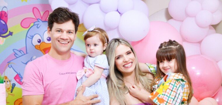 Que linda família formam os pais Higor – Viviane e as filhas Liz e Alícia. Maravilhosos!