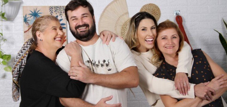 Em um belíssimo ensaio de amor, uma homenagem especial ao Mês das Mães.