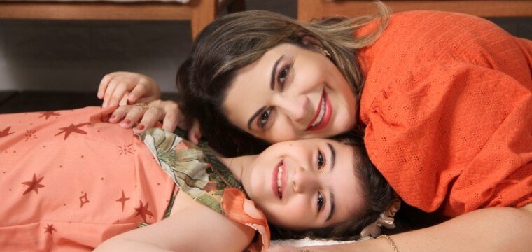 Todo amor da mãe Ana Cláudia Mamede por sua filha Rafaela. Lindas!