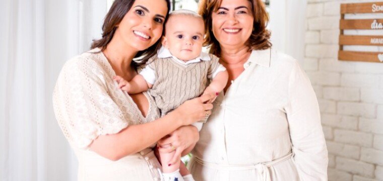 A bela Mariana Bonfim ao lado dos filhos Maria Eduarda e Gustavo