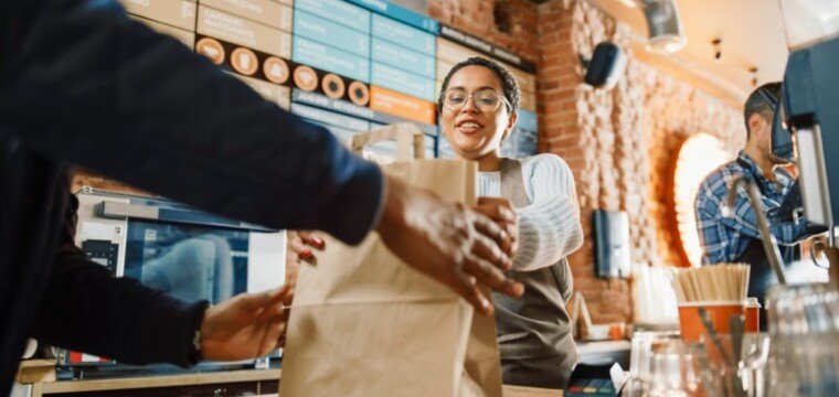 Serviços e comércio puxam  alta na geração de empregos no Espírito Santo em abril