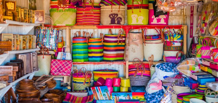 Feira de artesanato agita feriado de fim de ano em Guarapari