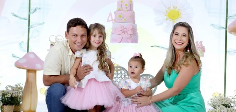 Que bela família! Vitor Rigon – Lidiani Fontana e suas lindas filhas, Isadora e Mariah