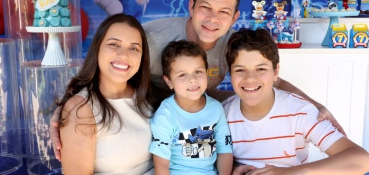 Que linda família formam Fernanda Brandão – Zildo Martins Benevides, Lucas e Pedro.