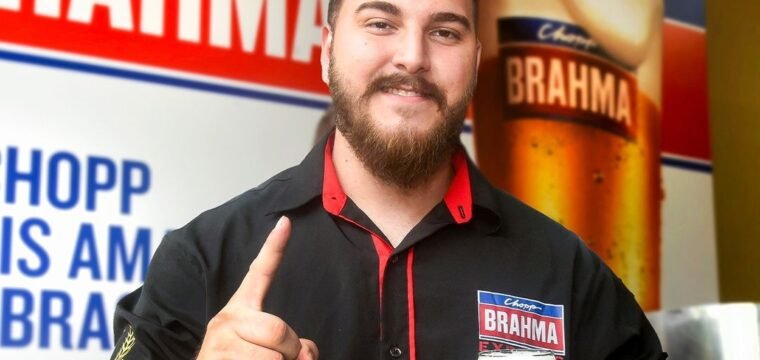 Feijoada da Leia: Chopp Brahma refresca e painel de caixas da Ambev garantem a foto perfeita