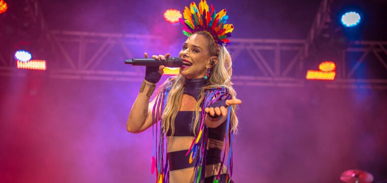 Carnaval: Flavia Mendonça faz homenagem aos 40 anos do axé music