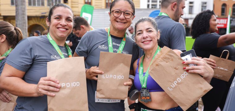 Lupo Franquia presenteia participantes do Leia Run com meia personalizada e espaço instagramável