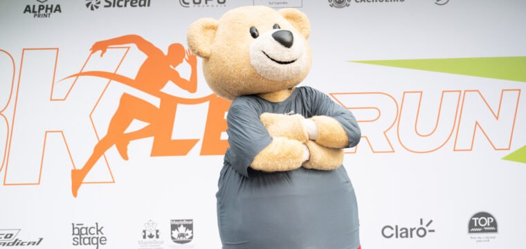 Mascote da Maple Bear leva diversão e inspiração ao Leia Run 2025