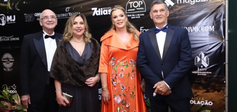 Os elegantes casais José Roberto Pinheiro – Maria José Novaes Pinheiro e Magali Dutra Martins – Franklin Martins