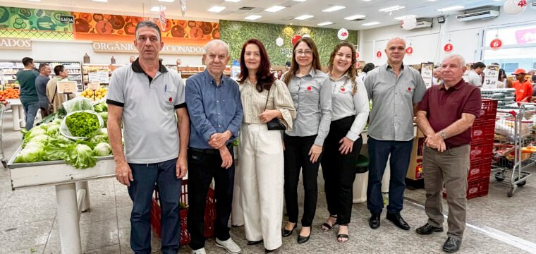 Hortifruti Cachoeiro celebra aniversário com clientes e amigos