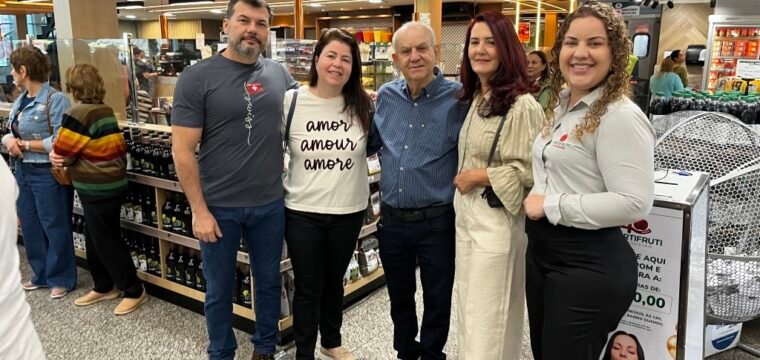 Hortifruti Cachoeiro celebra aniversário com clientes e amigos