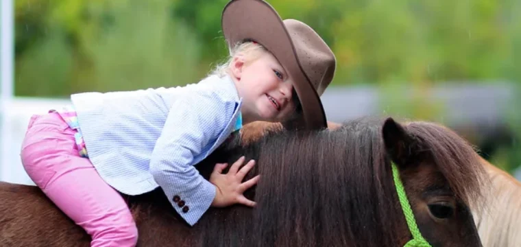 Fazendinha com mini animais e passeio de pônei é uma das atrações na PetXpo que começa neste sábado (09)
