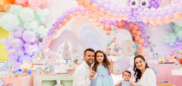 Elisa fez 1! No registro com seus pais Rodrigo, Poliana e sua irmã Laura. Parabéns!