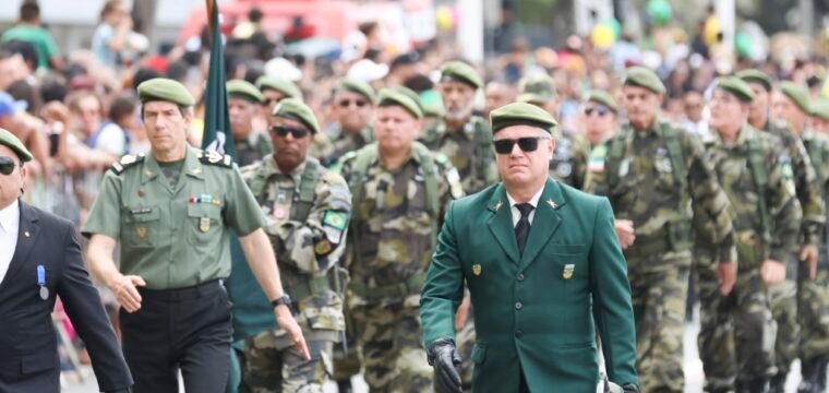 Desfile cívico-militar em Vitória celebra o civismo e a Independência do Brasil