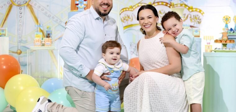 Leomir, Natalia e Isaque comemorando 1 aninho do pequeno Benício. Parabéns!