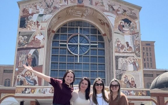 As bonitonas da família Galante: a tabeliã Nelisa, a arquiteta Nelene, a médica Neline e a matriarca e advogada Elisa Galante