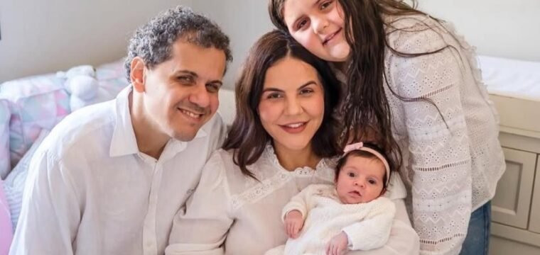 A querida Rosiane Gouveia, o marido Dr. Geraldo Fabres e as filhas Valentina e a Maria Antônia.