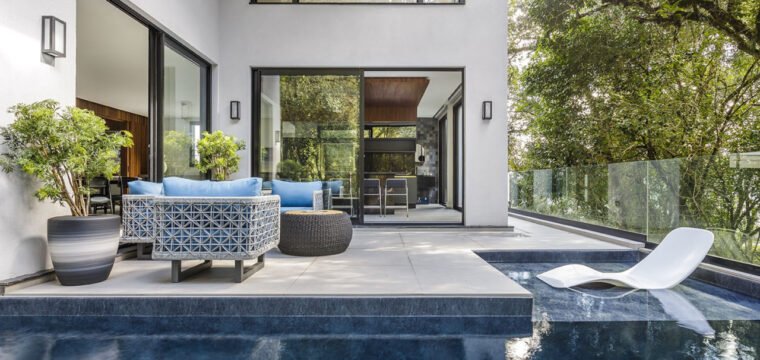 O piso ideal para a área da piscina