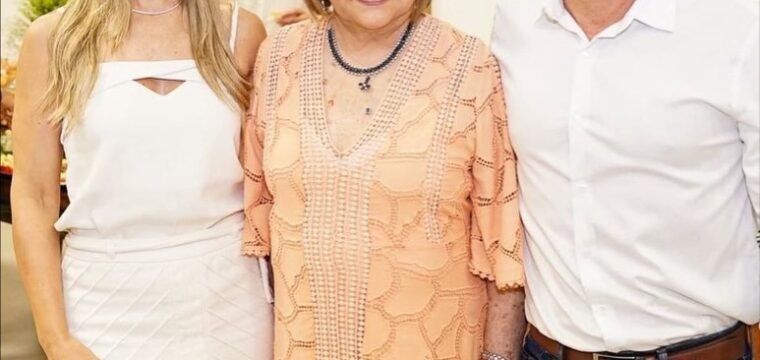 O elegante casal Flavio Misse e Camila Misse, titulares do Buffet Belas Artes, prestigiou a querida Tânia Baptista. Luxo!