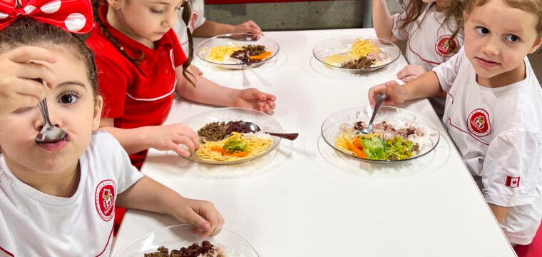 Maple Bear Cachoeiro reforça importância do almoço escolar para crianças e amplia oferta nutricional