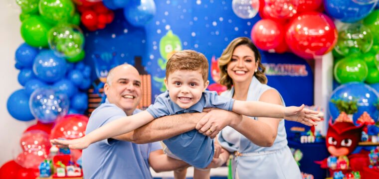 Maxwell e Natalia comemorando 4 anos do filho Emanuel. Parabéns!