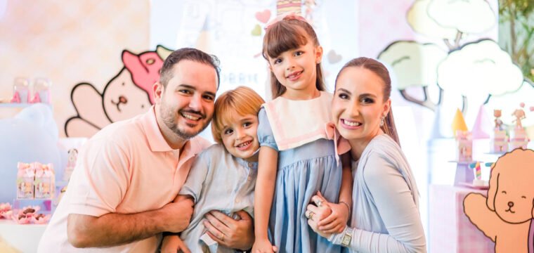 Roberta Goltara, Diego Loureiro e Miguel no registro dos 7 anos da Antonella.