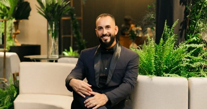 O supercompetente e criativo decorador Claudinei Trentini