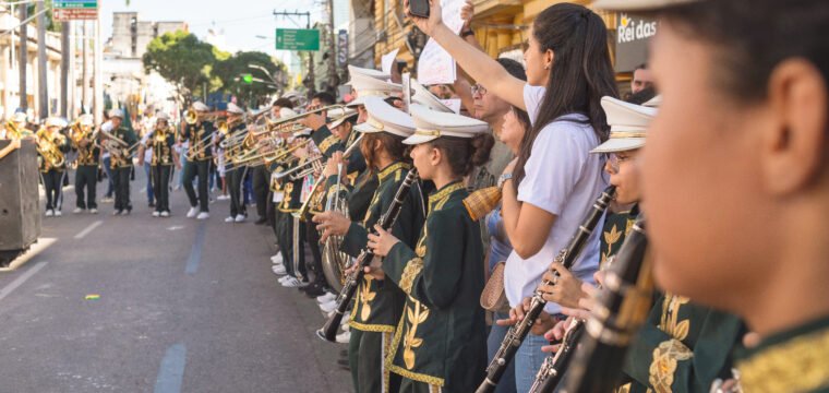 Cachoeiro celebra 159 anos de emancipação política com desfile cívico escolar