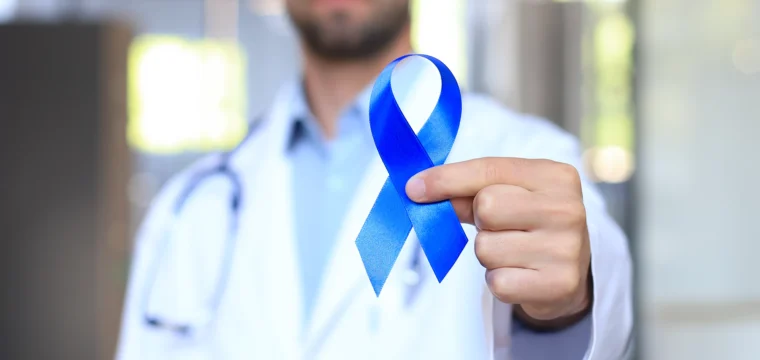 Praia de Camburi recebe ação de conscientização sobre câncer de intestino